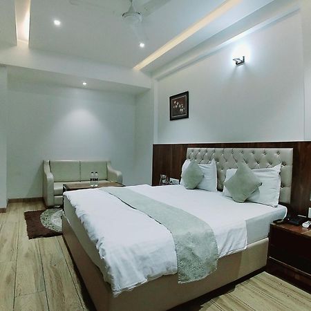 Hotel Sai Pratik, Newly Built Up, Complimentary Shuttle To The Temple Shirdi Extérieur photo