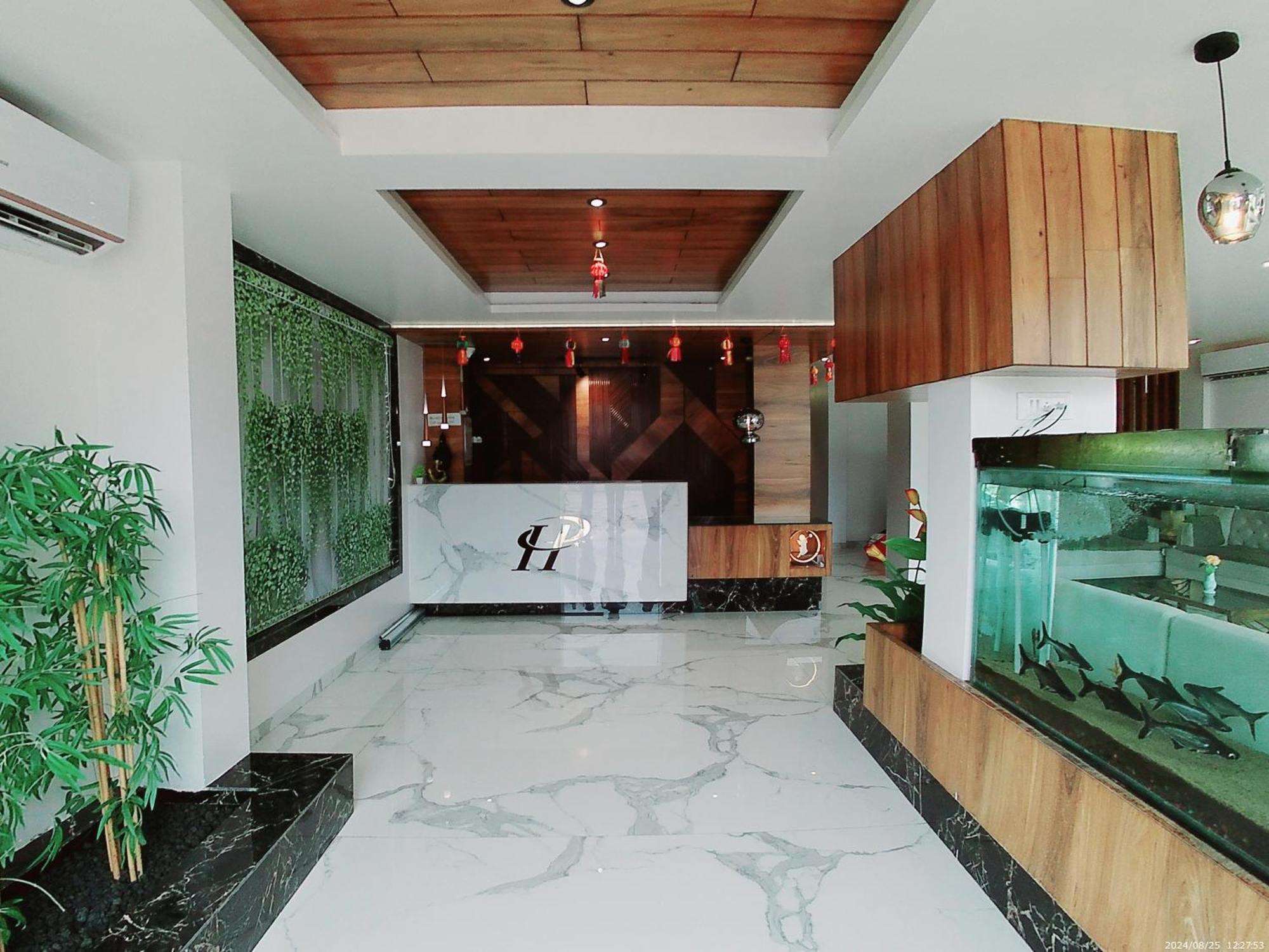 Hotel Sai Pratik, Newly Built Up, Complimentary Shuttle To The Temple Shirdi Extérieur photo