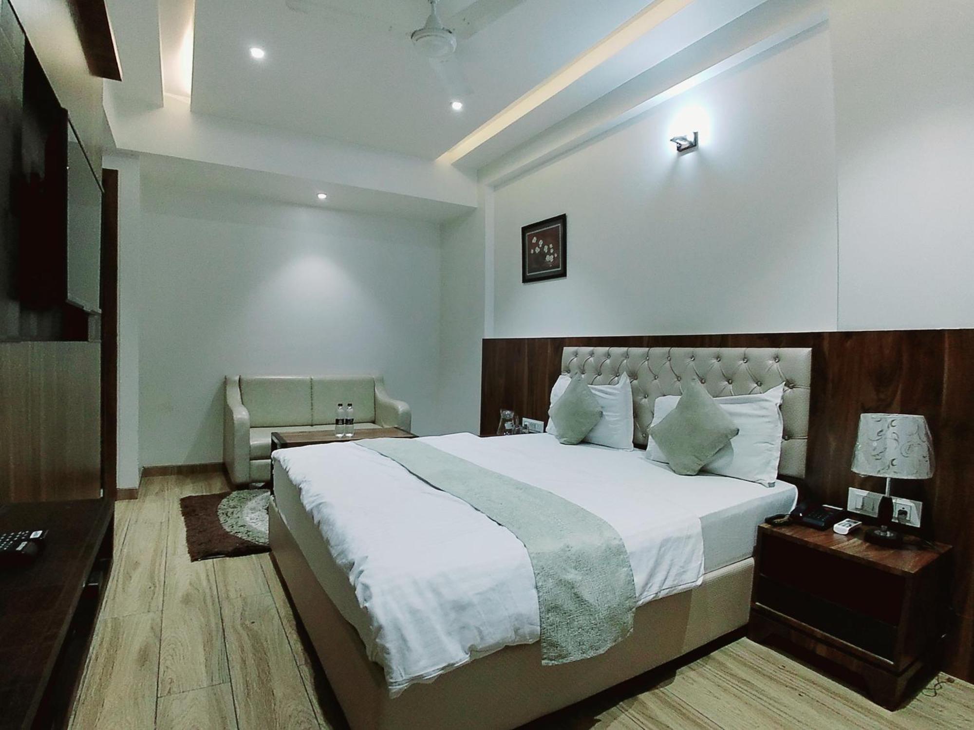 Hotel Sai Pratik, Newly Built Up, Complimentary Shuttle To The Temple Shirdi Extérieur photo