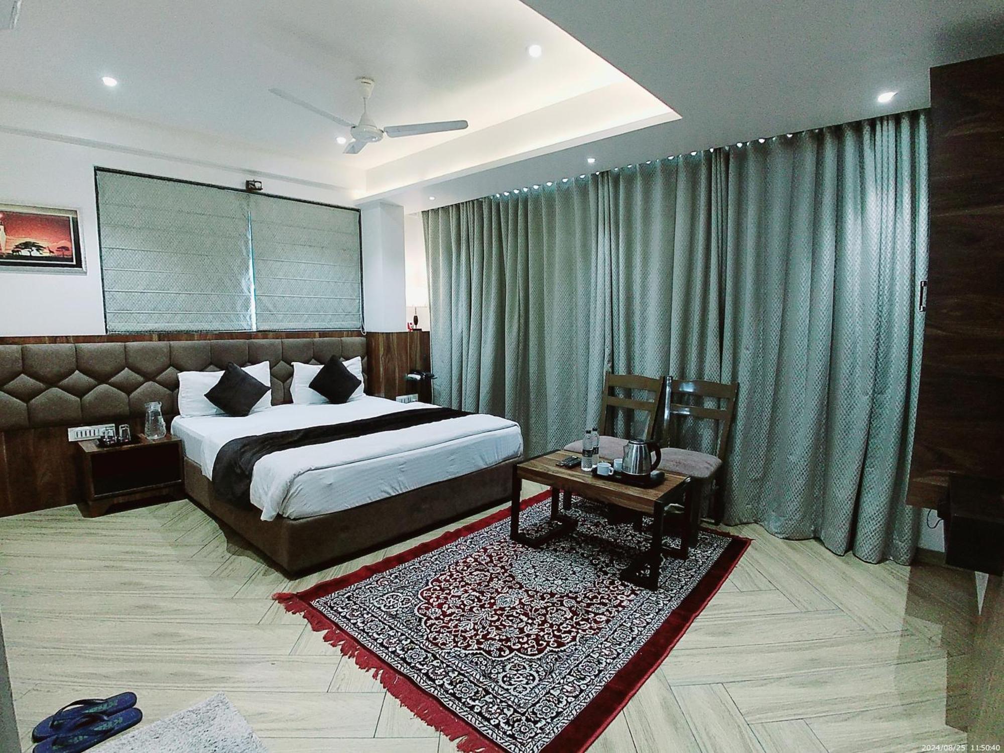 Hotel Sai Pratik, Newly Built Up, Complimentary Shuttle To The Temple Shirdi Extérieur photo